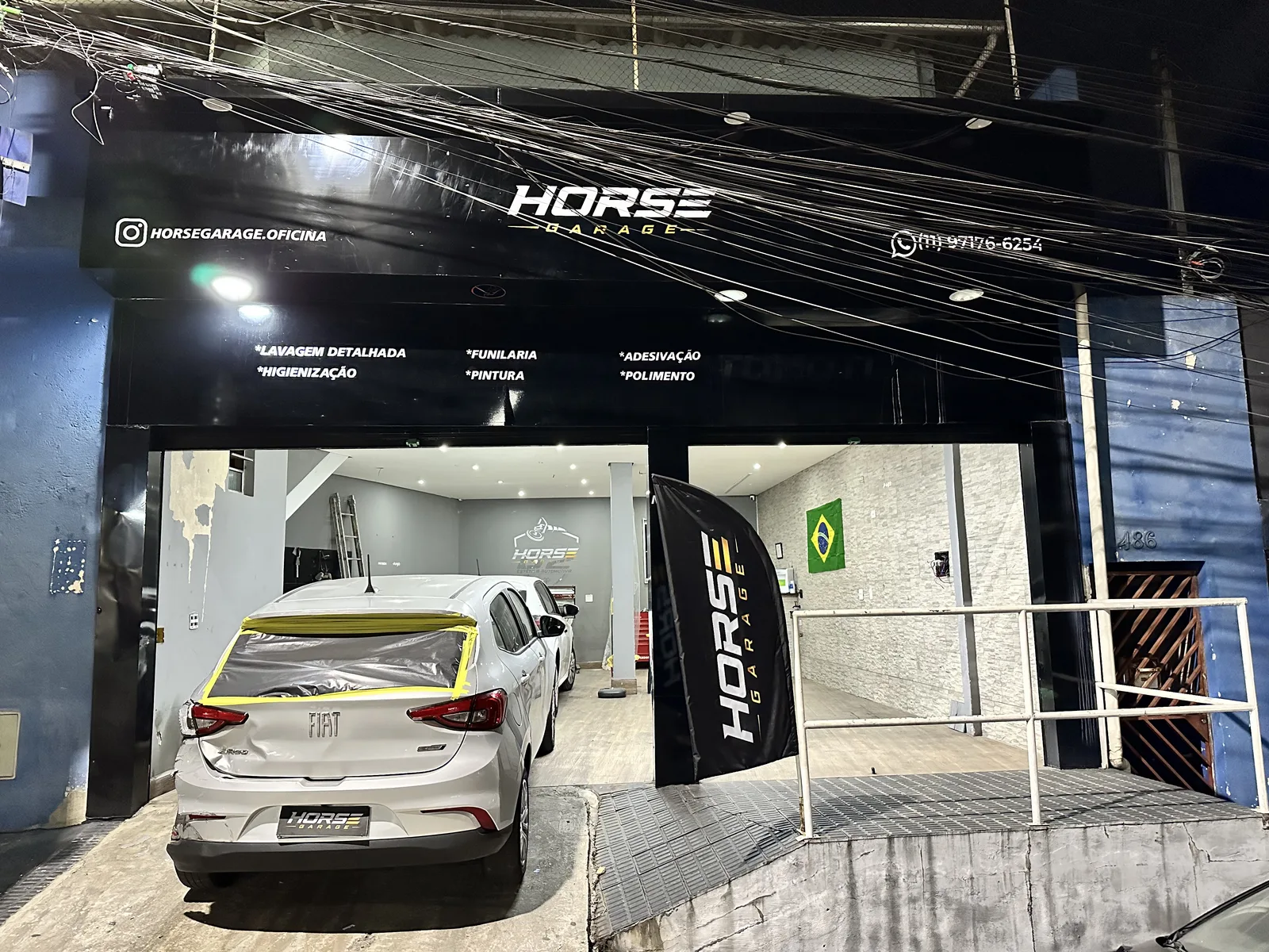 fachada horse garage